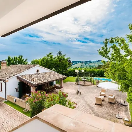 Villa Casal Baroni 10&2 *
