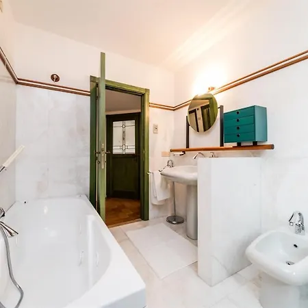 Villa Casal Baroni 10&2 *